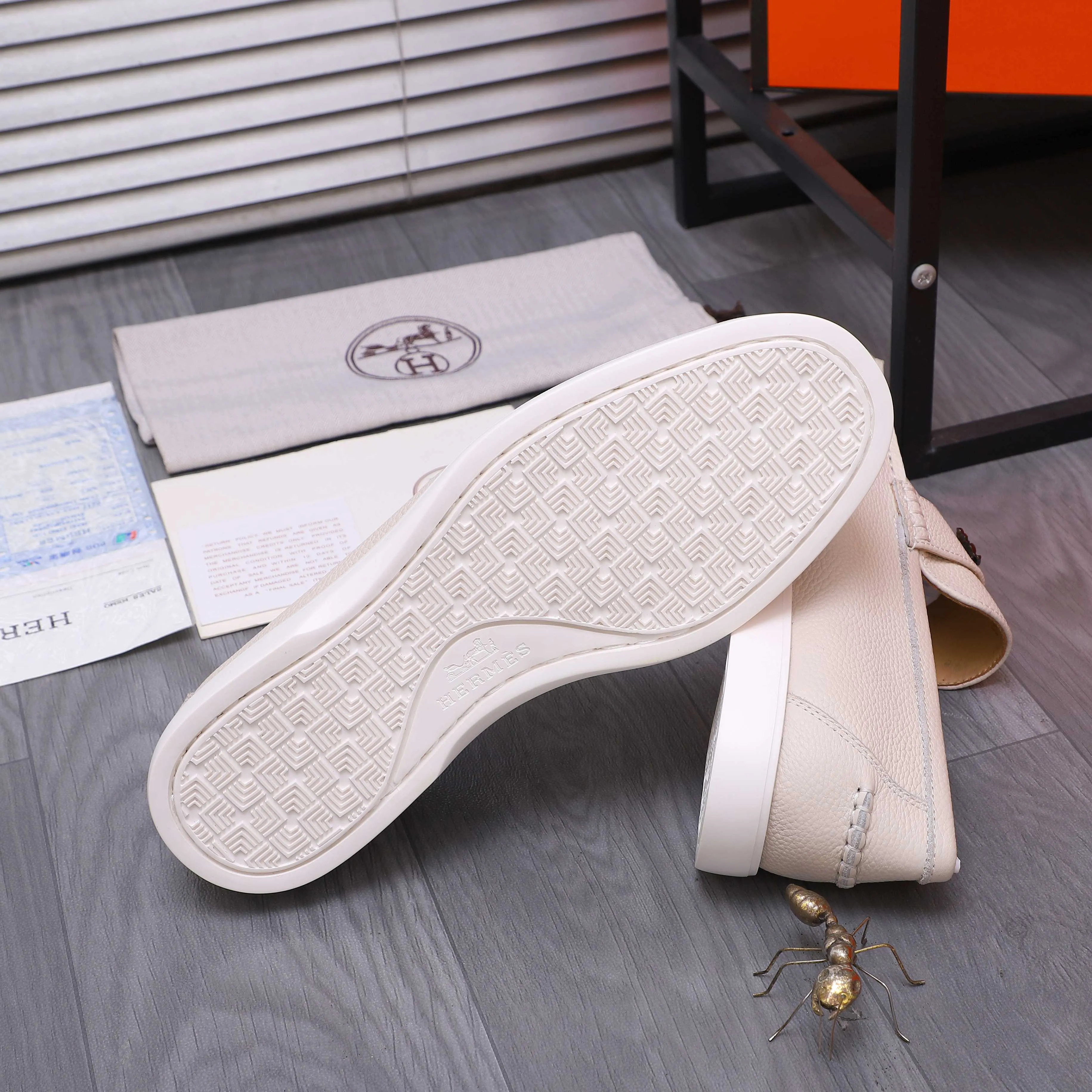 Men's shoes 💰p560 Product trademark: HERMES "Hermes" casual slip-on men's shoes. Regular size: 38-46 (45.46 is custom-made and non-returnable) Product materials: Selected pebbled cowhide upper, cowhide lining, original foam rubber ultra-light sole